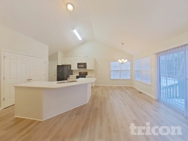 Photo - 1585 Kingston Dr