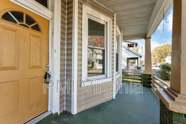 Photo - 527 W 26th St