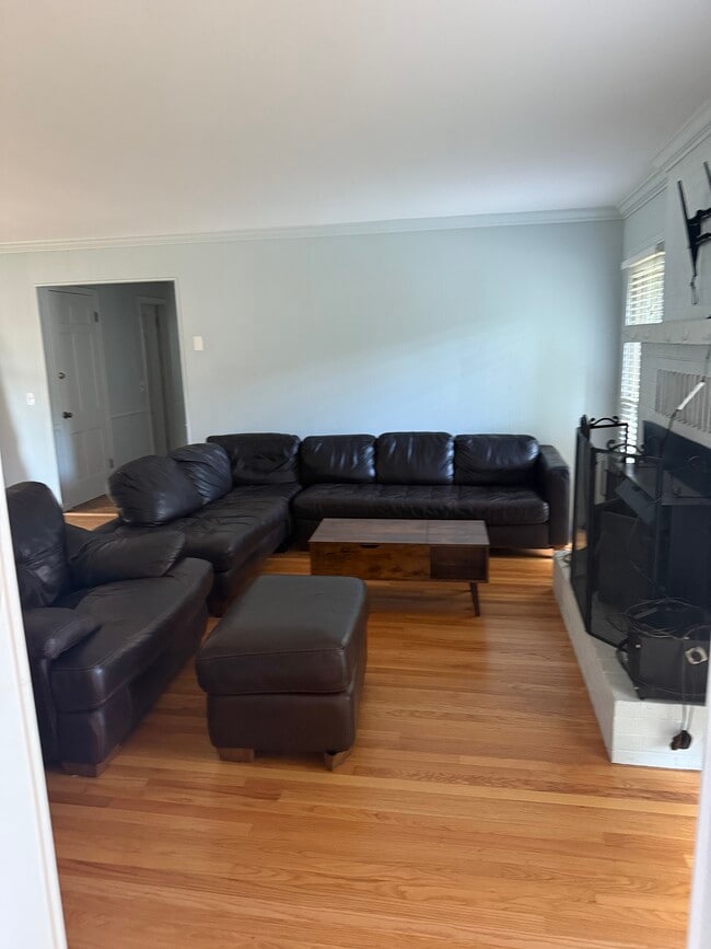 Photo - 212 White Oak St