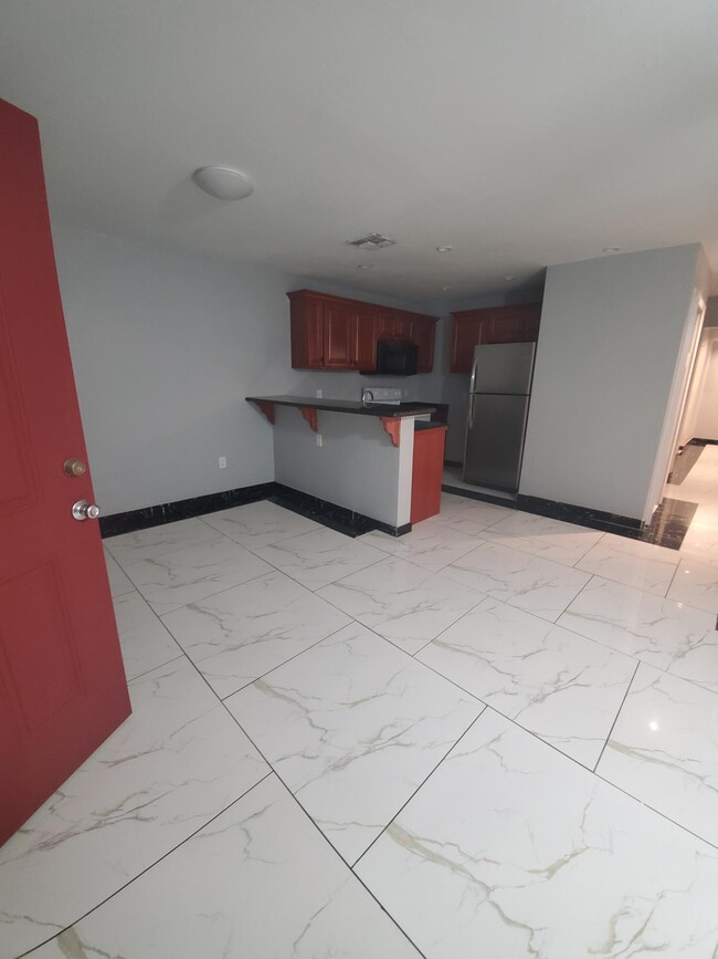 Photo - 511 E Roeser Rd Unit B