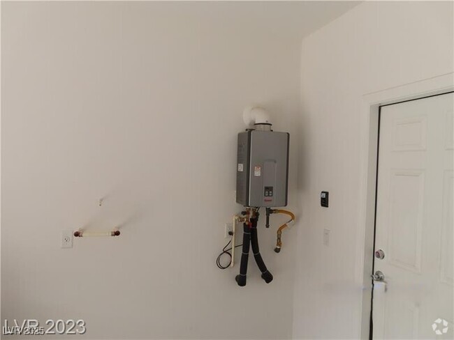 Building Photo - 6352 Rock Strm Ln Rental
