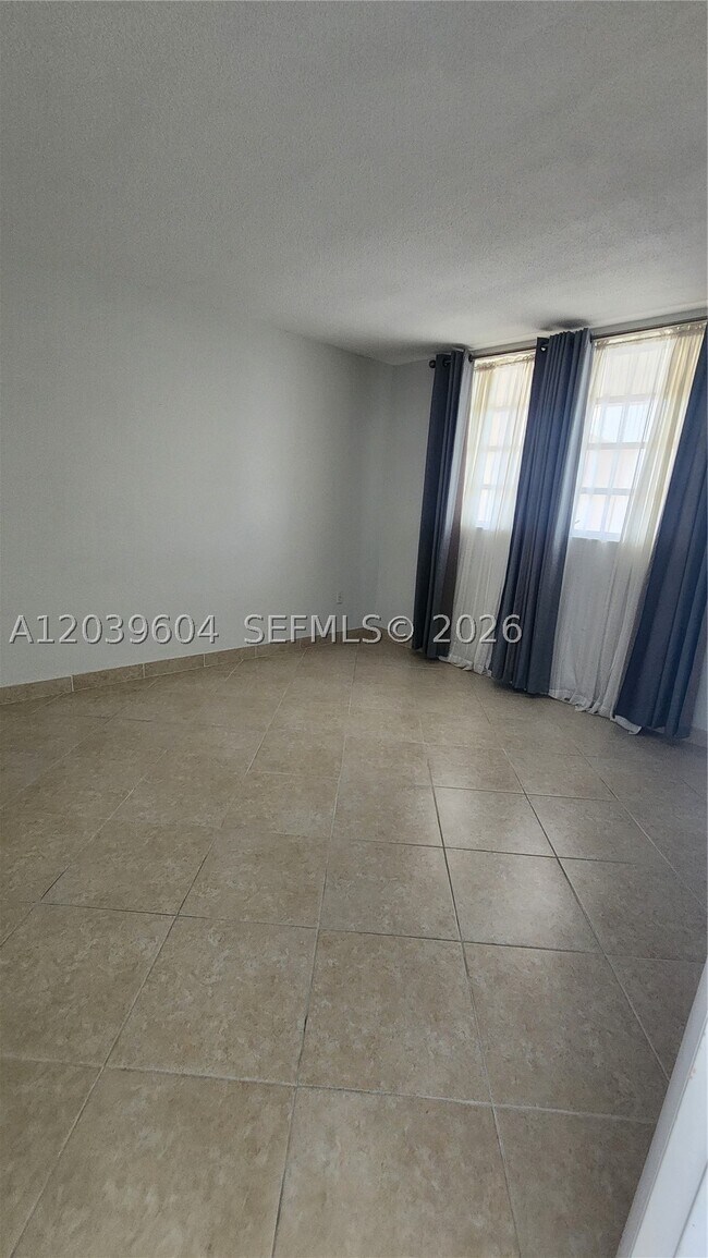 Building Photo - 2920 Point E Dr Unit N607