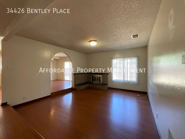 Photo - 34426 Bentley Pl