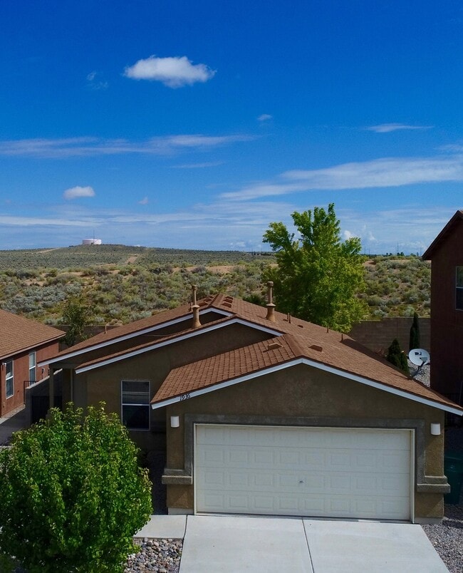 Photo - Prominent 3 Bedroom, 2 Bath Single Story Home In Rio Rancho!