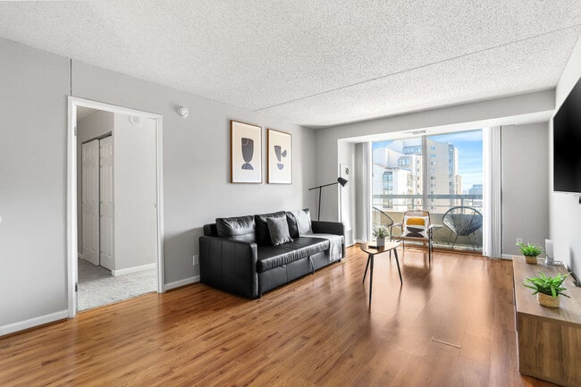 Photo - 401 12th St S Unidad FL19-ID1055592P