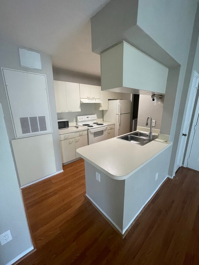 Photo - 2550 N Alafaya Trl Unit 6301