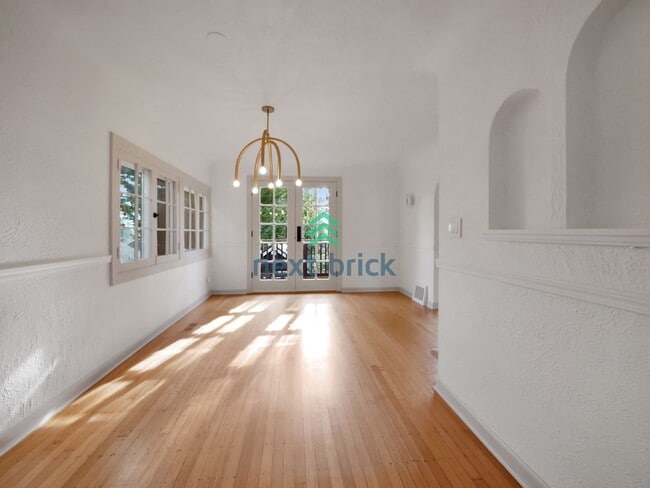 Photo - A beautiful 3 bed and 2 bathroom house for rent