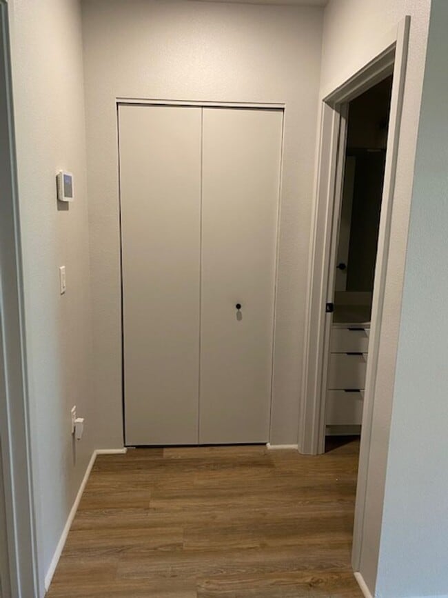 Photo - 1-Bdrm/1-Bath Ground Level End-unit w/ 2-Assigned Tandem Parking Unidad 312