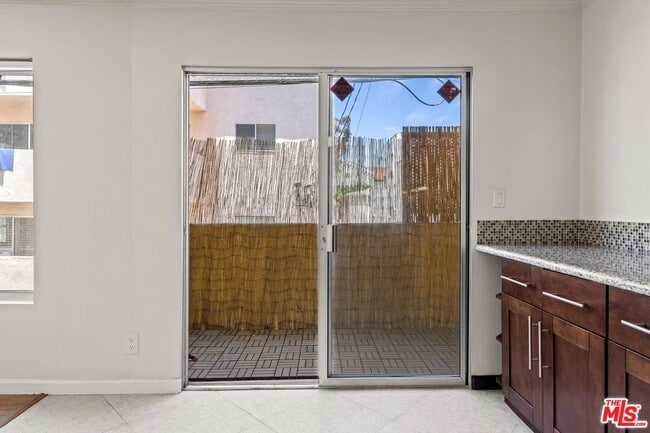 Photo - 1033 6th St Unidad 205