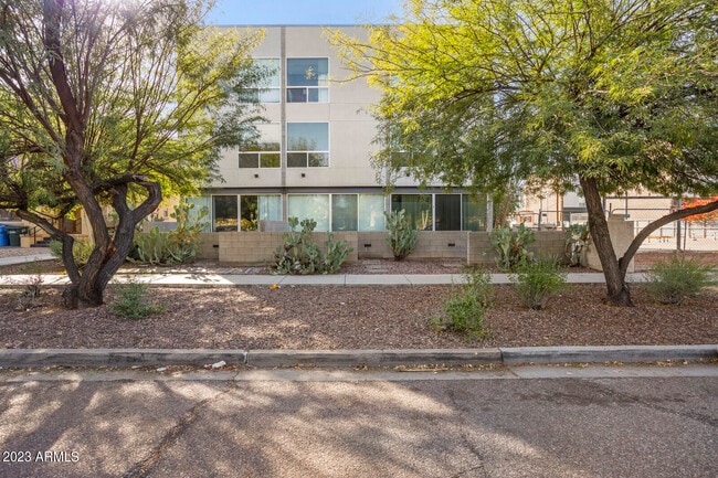 Photo - 537 E Willetta St Townhome