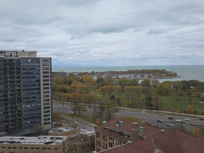 Photo - 655 W Irving Park Rd Unidad 1702