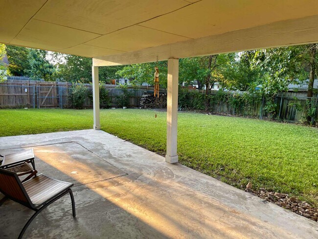 Photo - 925 Peggotty Pl