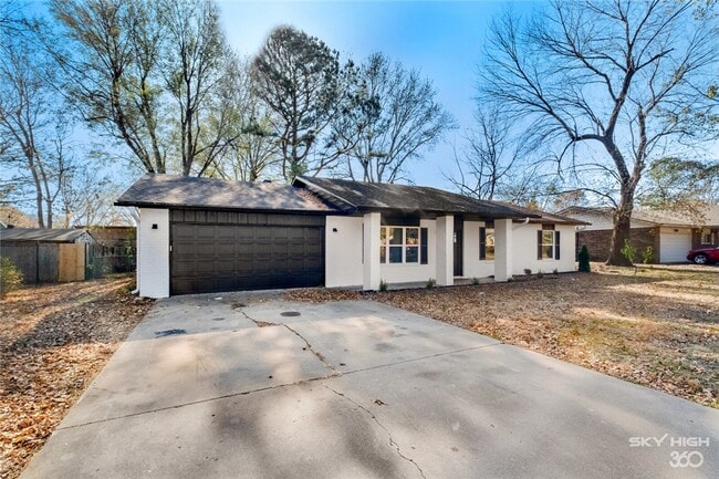 Building Photo - 2806 W Highland Dr