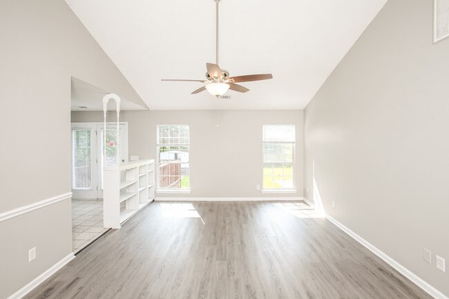 Photo - 1223 Lykes Ln