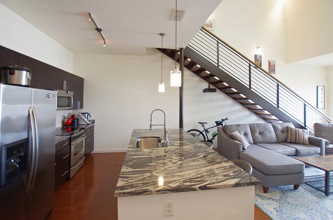 Photo - 333 Nelson St SW Unit 434