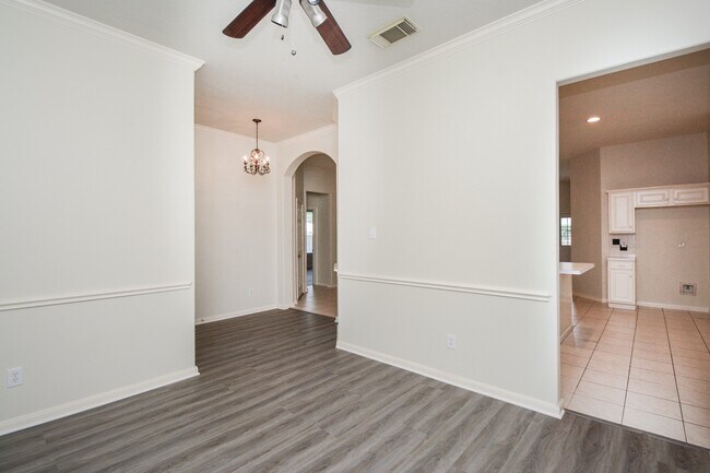 Photo - 918 Tennyson Dr