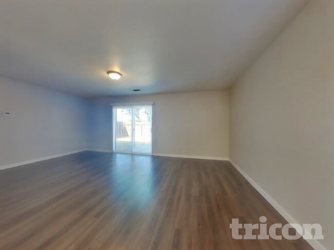 Photo - 1630 E Lake Ct