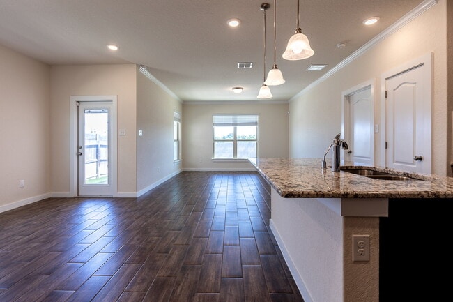 Building Photo - Single story with style Rental