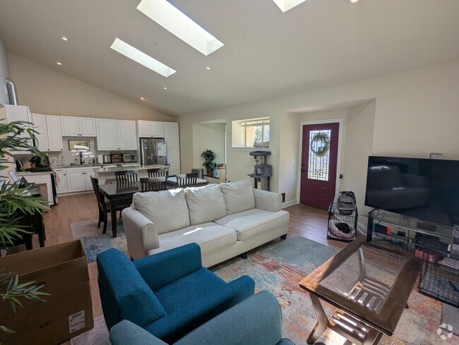 Building Photo - 225 W Pastorius St Rental