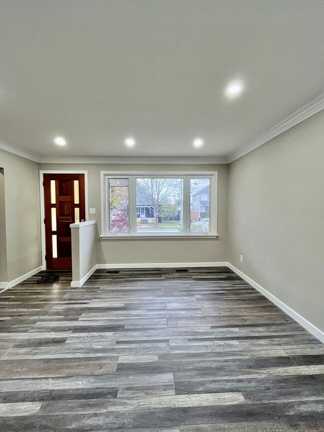 Photo - Main - 10 Fourth S Welland Ontario L3B 3X9