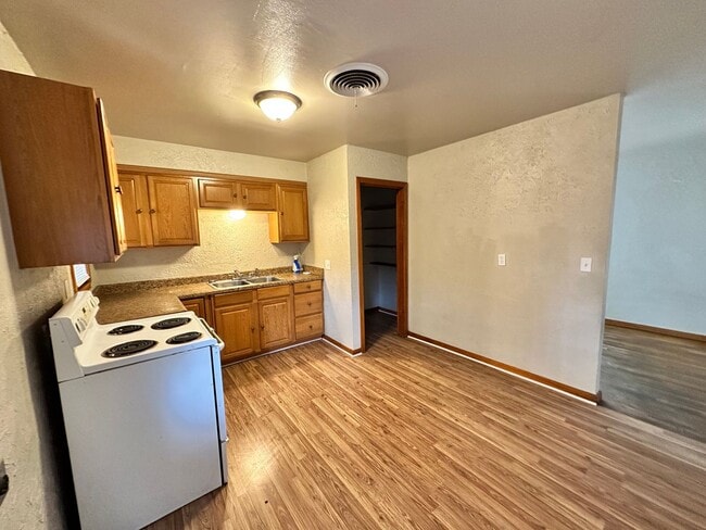 Photo - 1908 Currie Ln