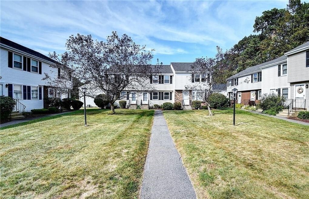 Photo - 13 Allspice Ln (Glastonbury, CT)