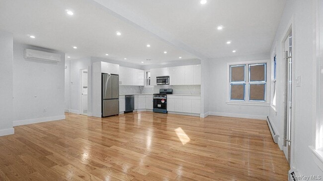 Building Photo - 158-29 75th Ave