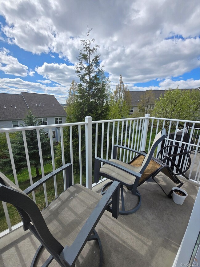 Photo - 913 Hawthorn Way
