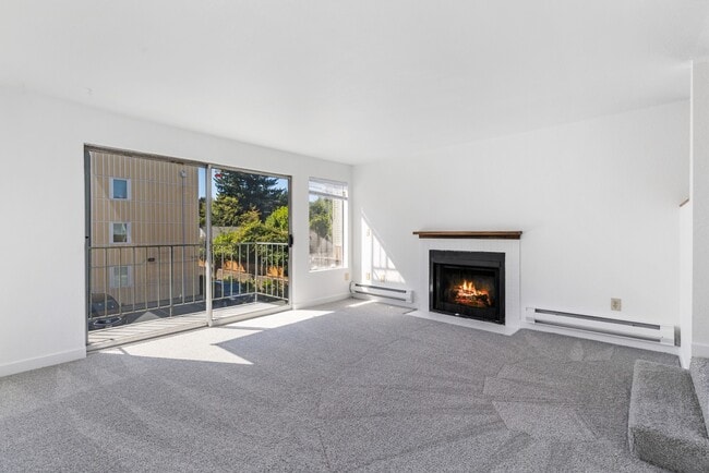 Building Photo - Spacious 1 Bedroom Apartment w/ Parking in Briercrest Unit 2