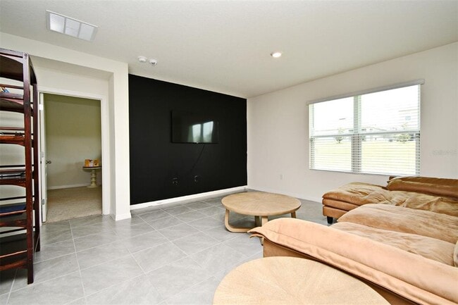 Photo - 440 Baroness Way