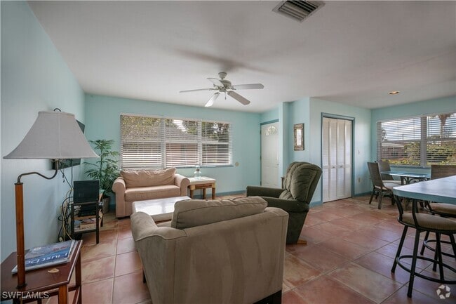 Building Photo - 520 97th Ave N Rental