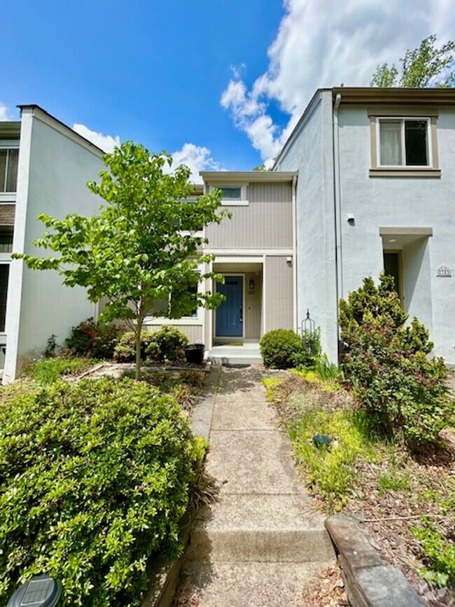 Building Photo - Welcome to this Lovely Home in Reston, VA!