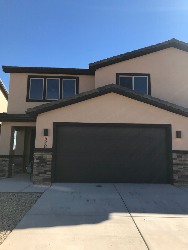 "Spacious 4-Bedroom Townhouse in Hurricane... - "Spacious 4-Bedroom Townhouse in Hurricane... Unit 104