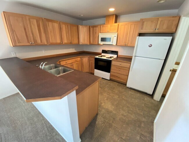 Photo - 2 Bed, 2 Bath Duplex Near Town with Countr...