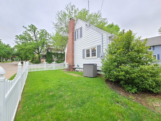 Photo - 1103 1st St NW