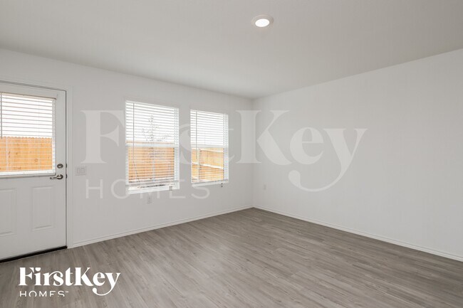 Photo - 4518 Emma Way