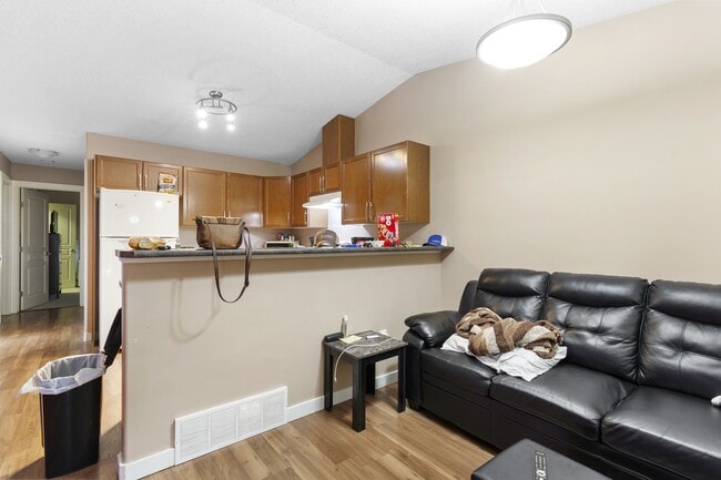 Building Photo - 9302 93 St Unit 202