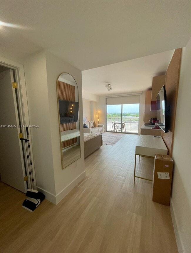 Photo - 90 NE 32nd St Unit 819