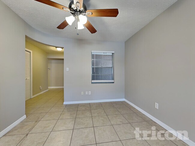 Photo - 1928 W Clinton St