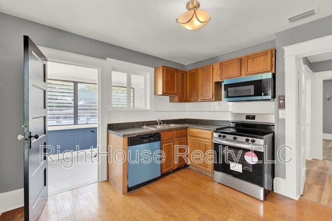 Photo - 611 S Grove St Unit Apt 2