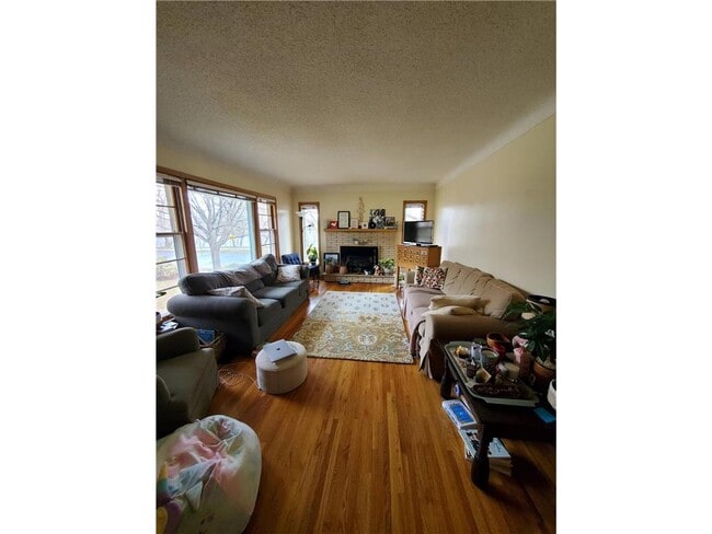 Photo - 2488 Chatsworth St N