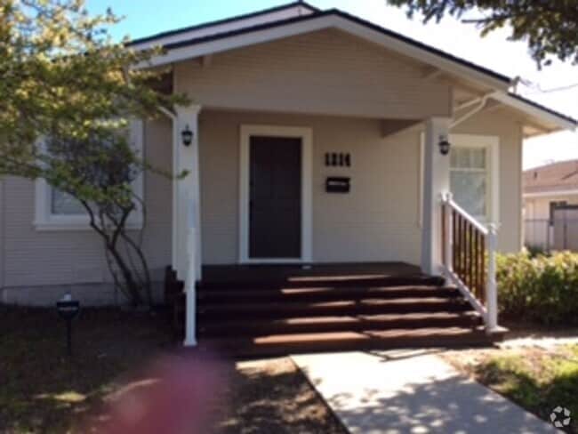 Building Photo - Charming Westside Santa Cruz House