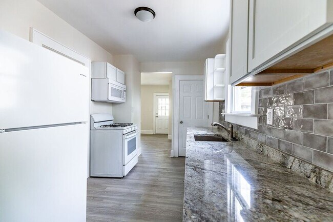 Photo - 2876 Indianola Ave