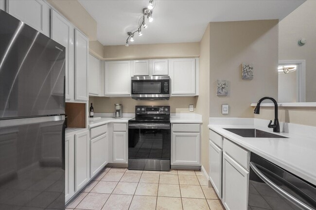 Photo - 2801 Chancellorsville Dr Unidad 436