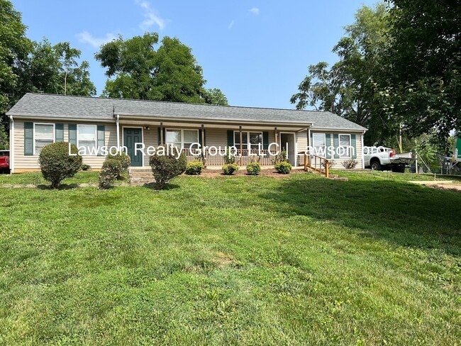 Building Photo - 7th St 306-8 Unit 308