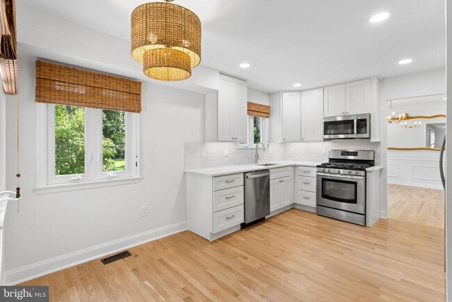 Photo - 306 Candlewood Ln