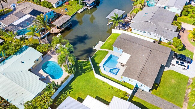 Photo - 409 Finch Dr