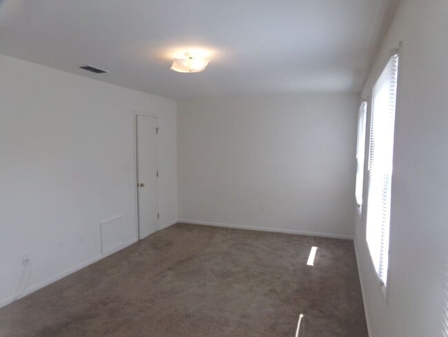 Photo - 2 BR TOWNHOUSE IN PRINCE GEORGE COMMONS - ...