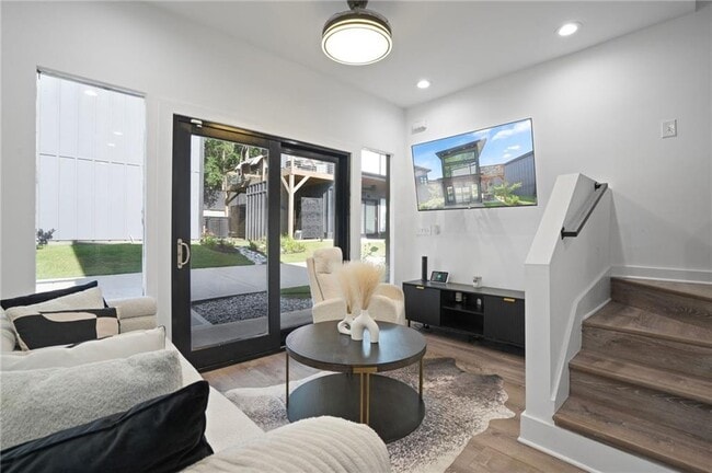 Photo - 3120 Godby Rd