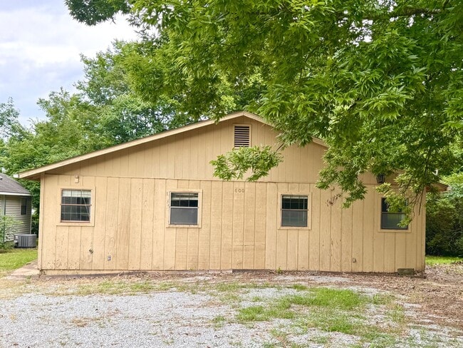 Modern & Spacious • Newly Remodeled • 2 Be... - Modern & Spacious • Newly Remodeled • 2 Be... Apartment Unit A